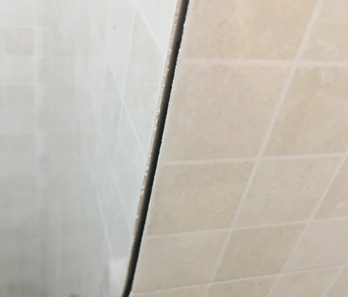 绵竹瓷砖空鼓维修公司分享阳台瓷砖脱落的修复过程可以分为以下几个步骤