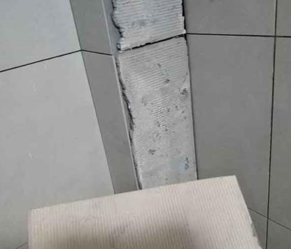 绵竹瓷砖空鼓维修公司分享下厨房瓷砖脱落的补救措施。
